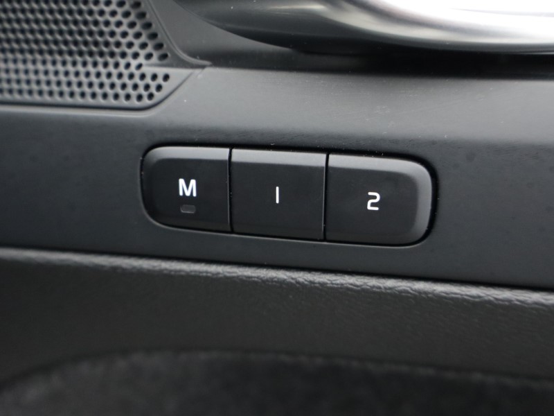 2025 (25) VOLVO XC40 2.0 B4P Plus Black Edition 5dr Auto *VAT QUALIFYING* 4951425