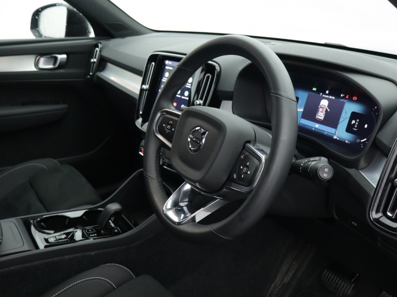 2025 (25) VOLVO XC40 2.0 B4P Plus Black Edition 5dr Auto *VAT QUALIFYING* 4951427