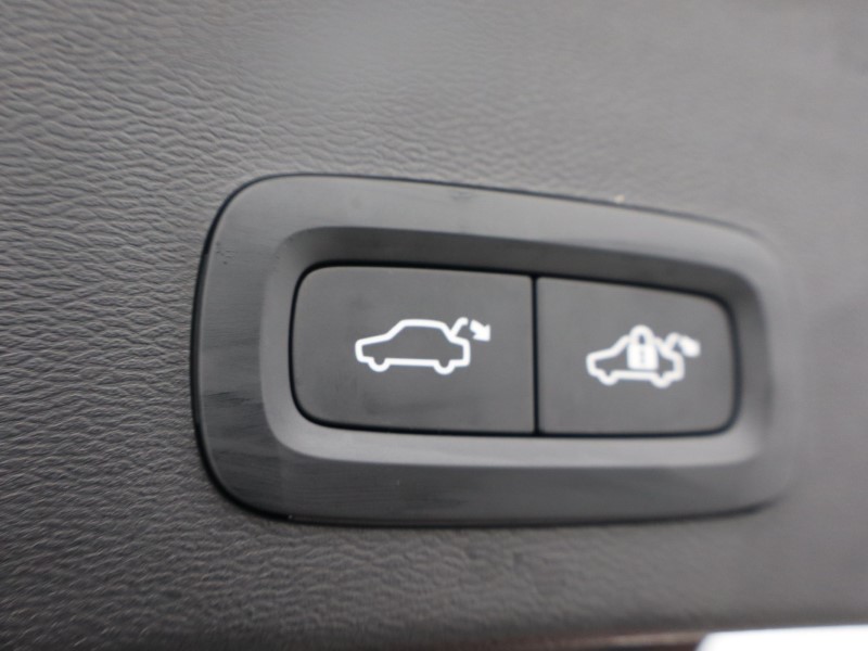 2025 (25) VOLVO XC40 2.0 B4P Plus Black Edition 5dr Auto *VAT QUALIFYING* 4951452