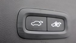 2025 (25) VOLVO XC40 2.0 B4P Plus Black Edition 5dr Auto *VAT QUALIFYING* 4951452