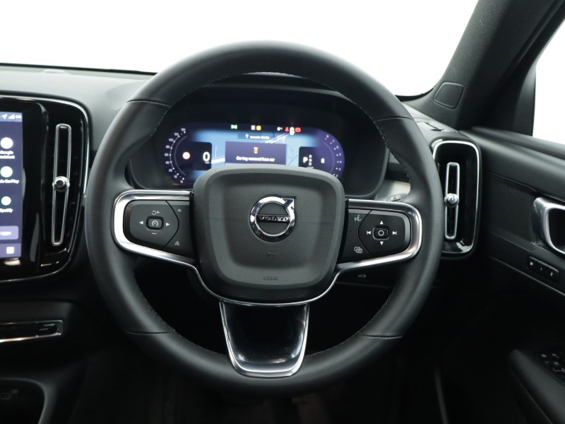2025 (25) VOLVO XC40 2.0 B4P Plus Black Edition 5dr Auto *VAT QUALIFYING* 4951440