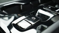 2025 (25) VOLVO XC40 2.0 B4P Plus Black Edition 5dr Auto *VAT QUALIFYING* 4951449