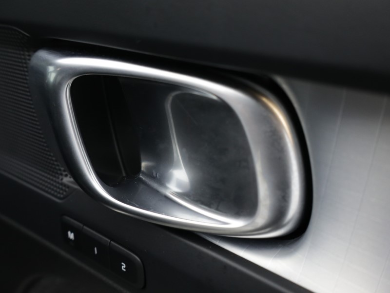 2025 (25) VOLVO XC40 2.0 B4P Plus Black Edition 5dr Auto *VAT QUALIFYING* 4951424