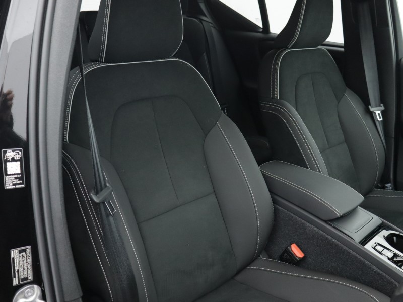 2025 (25) VOLVO XC40 2.0 B4P Plus Black Edition 5dr Auto *VAT QUALIFYING* 4951430