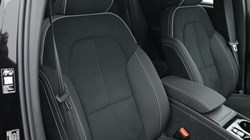 2025 (25) VOLVO XC40 2.0 B4P Plus Black Edition 5dr Auto *VAT QUALIFYING* 4951430