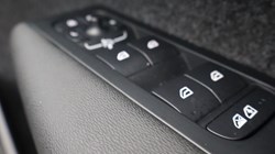 2025 (25) VOLVO XC40 2.0 B3P Ultra Black Edition 5dr Auto 4893780