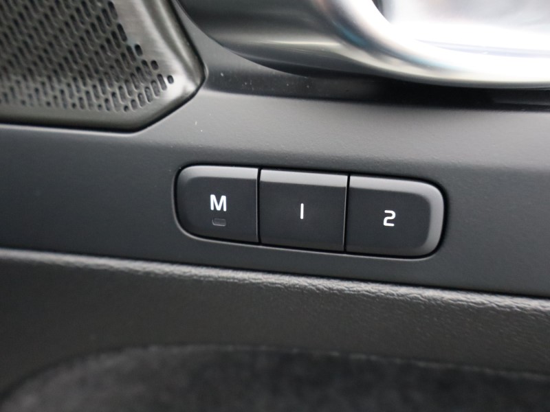 2025 (25) VOLVO XC40 2.0 B3P Ultra Black Edition 5dr Auto 4893782