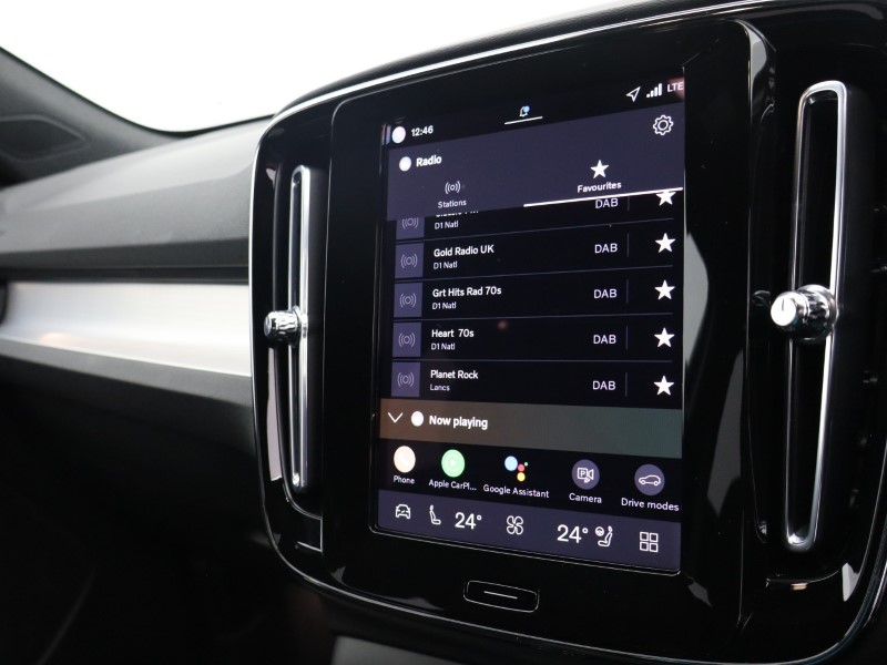 2025 (25) VOLVO XC40 2.0 B3P Ultra Black Edition 5dr Auto 4893805