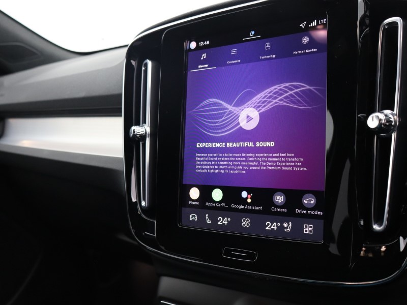 2025 (25) VOLVO XC40 2.0 B3P Ultra Black Edition 5dr Auto 4893808