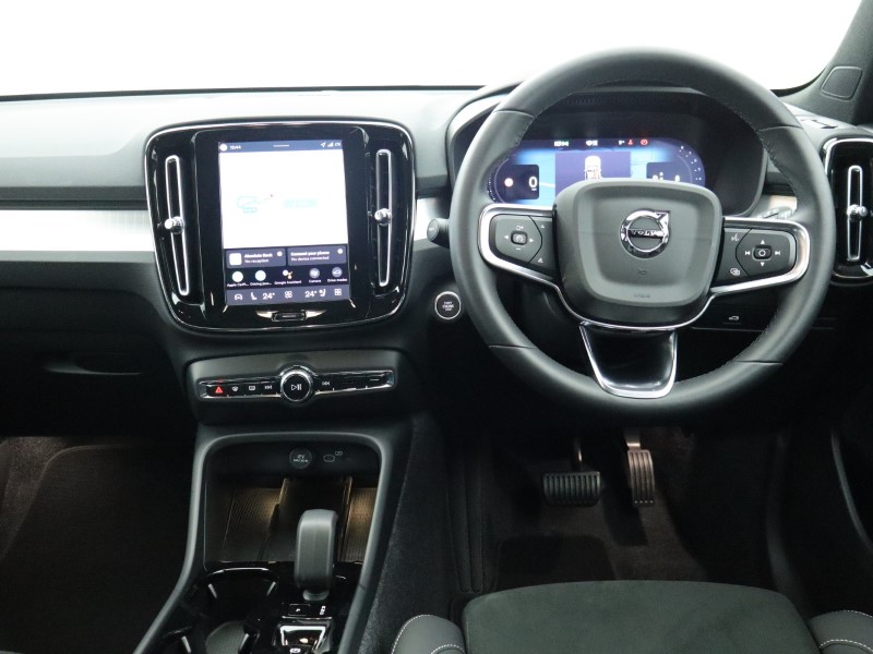 2025 (25) VOLVO XC40 2.0 B3P Ultra Black Edition 5dr Auto 4893796