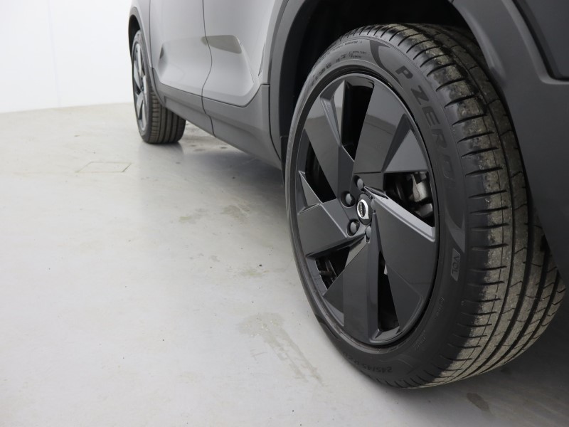 2025 (25) VOLVO XC40 2.0 B3P Ultra Black Edition 5dr Auto 4893758