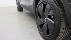 2025 (25) VOLVO XC40 2.0 B3P Ultra Black Edition 5dr Auto 4893758