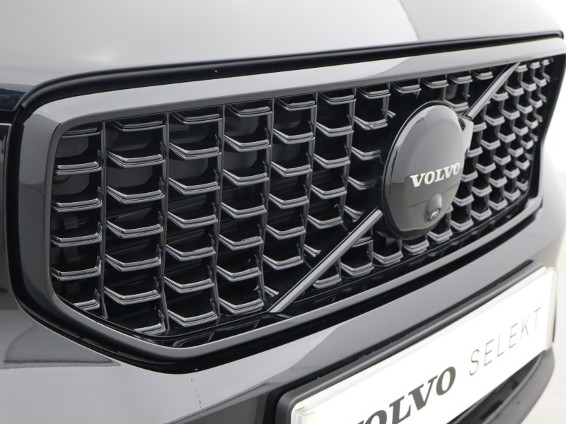 2025 (25) VOLVO XC40 2.0 B3P Ultra Black Edition 5dr Auto 4893765