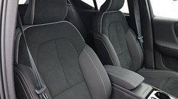 2025 (25) VOLVO XC40 2.0 B3P Ultra Black Edition 5dr Auto 4893787
