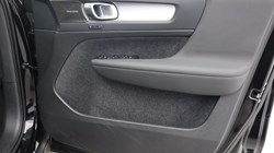 2025 (25) VOLVO XC40 2.0 B3P Ultra Black Edition 5dr Auto 4893778