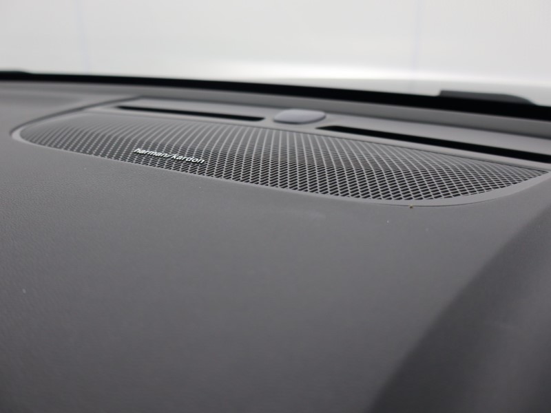 2025 (25) VOLVO XC40 2.0 B3P Ultra Black Edition 5dr Auto 4893814