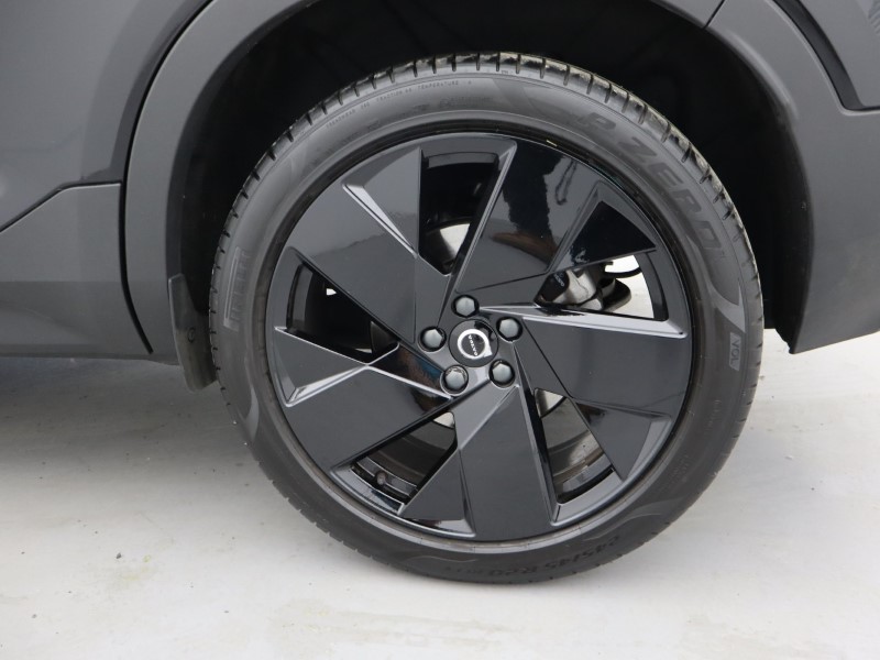 2025 (25) VOLVO XC40 2.0 B3P Ultra Black Edition 5dr Auto 4893757