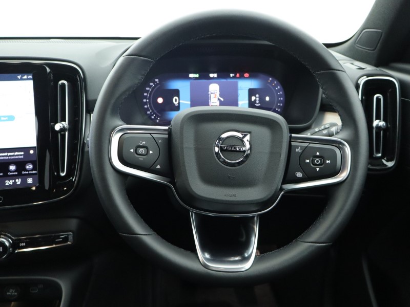 2025 (25) VOLVO XC40 2.0 B3P Ultra Black Edition 5dr Auto 4893797