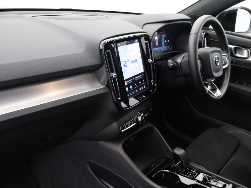 2025 (25) VOLVO XC40 2.0 B3P Ultra Black Edition 5dr Auto 4893790