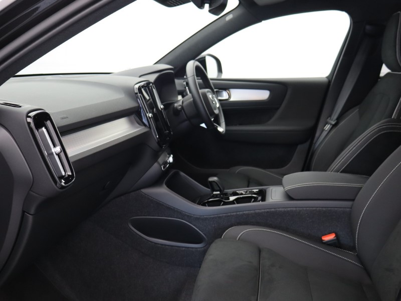 2025 (25) VOLVO XC40 2.0 B3P Ultra Black Edition 5dr Auto 4893772
