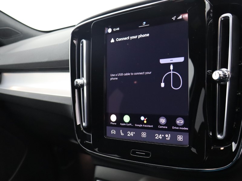 2025 (25) VOLVO XC40 2.0 B3P Ultra Black Edition 5dr Auto 4893806