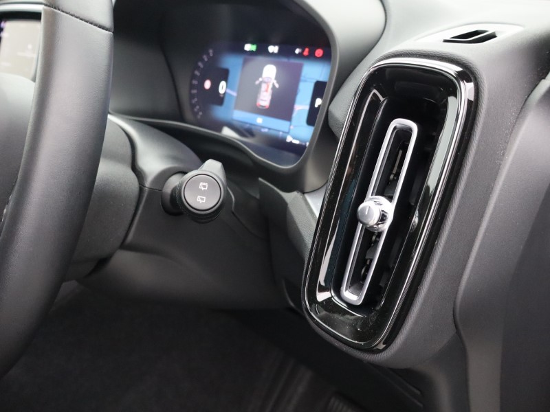 2025 (25) VOLVO XC40 2.0 B3P Ultra Black Edition 5dr Auto 4893783