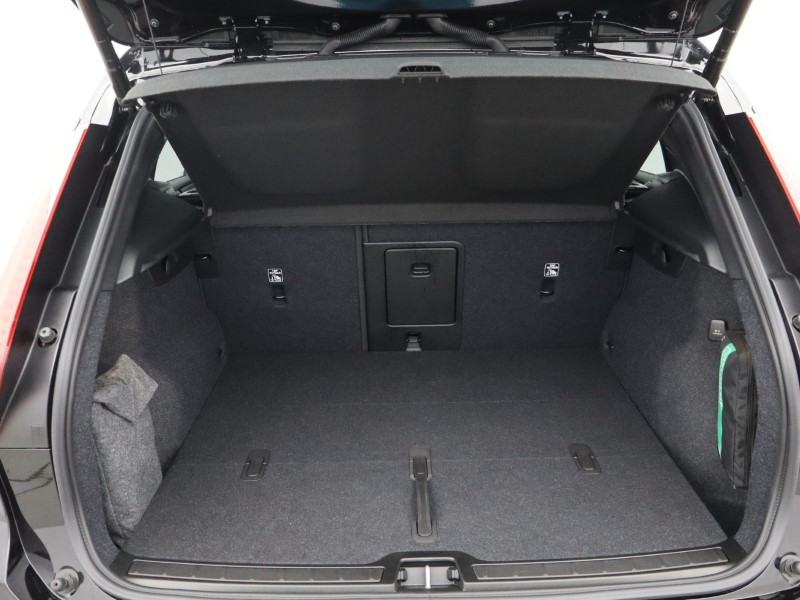 2025 (25) VOLVO XC40 2.0 B3P Ultra Black Edition 5dr Auto 4893754