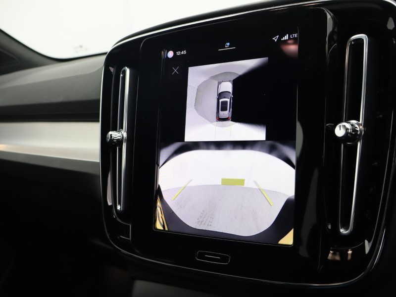 2025 (25) VOLVO XC40 2.0 B3P Ultra Black Edition 5dr Auto 4893802