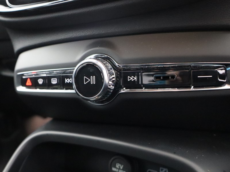 2025 (25) VOLVO XC40 2.0 B3P Ultra Black Edition 5dr Auto 4893810