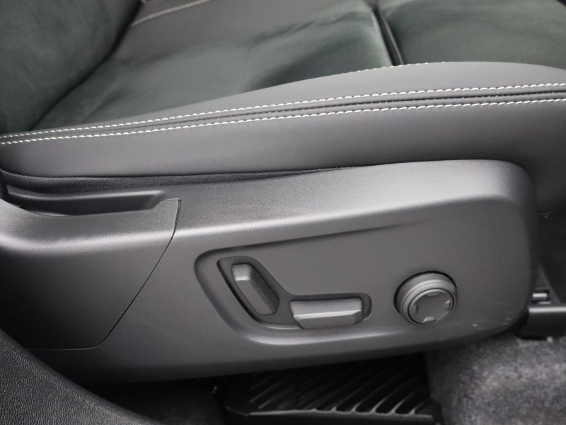 2025 (25) VOLVO XC40 2.0 B3P Ultra Black Edition 5dr Auto 4893785