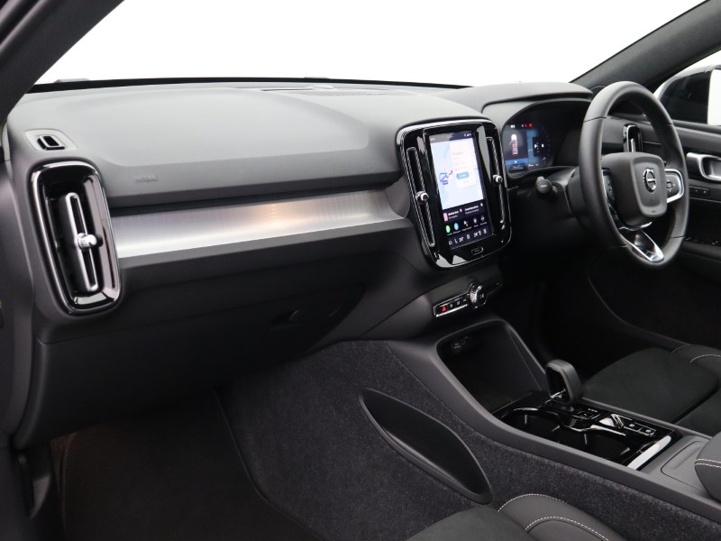 2025 (25) VOLVO XC40 2.0 B3P Ultra Black Edition 5dr Auto 4893789