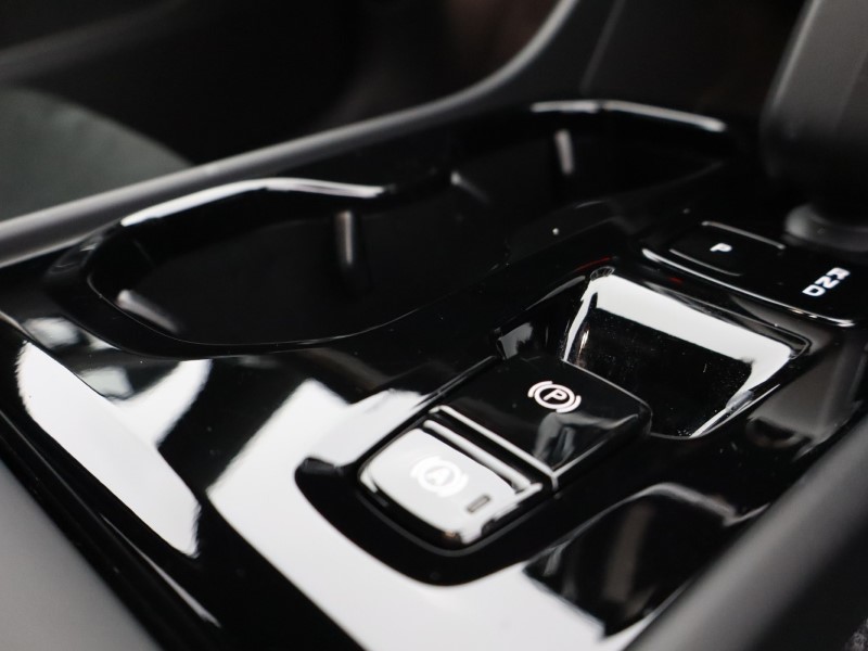 2025 (25) VOLVO XC40 2.0 B3P Ultra Black Edition 5dr Auto 4893812