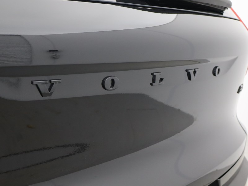 2025 (25) VOLVO XC40 2.0 B3P Ultra Black Edition 5dr Auto 4893751