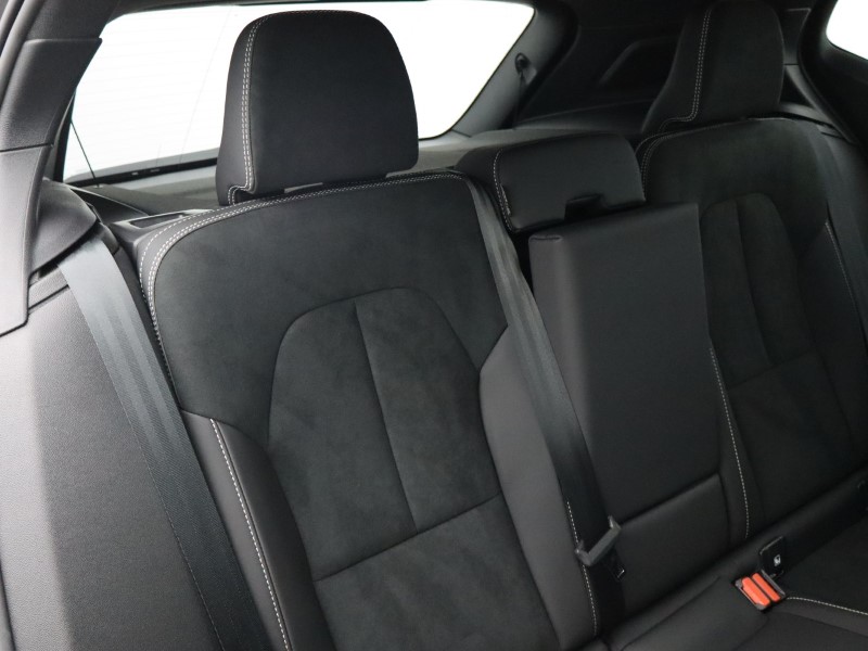 2025 (25) VOLVO XC40 2.0 B3P Ultra Black Edition 5dr Auto 4893792