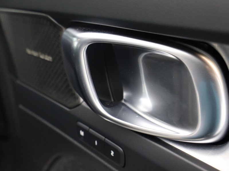 2025 (25) VOLVO XC40 2.0 B3P Ultra Black Edition 5dr Auto 4893781