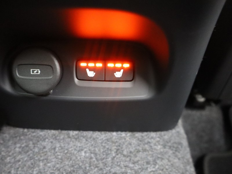 2025 (25) VOLVO XC40 2.0 B3P Ultra Black Edition 5dr Auto 4893795