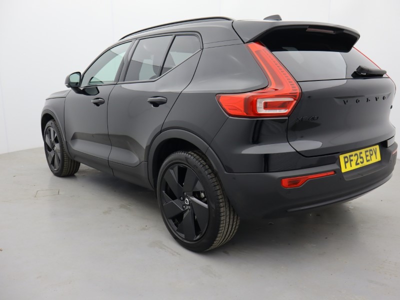 2025 (25) VOLVO XC40 2.0 B3P Ultra Black Edition 5dr Auto 4893760