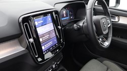 2022 (72) VOLVO XC40 2.0 B4P Plus Dark 5dr AWD Auto 4569460