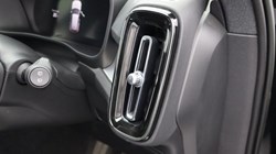 2022 (72) VOLVO XC40 2.0 B4P Plus Dark 5dr AWD Auto 4569453