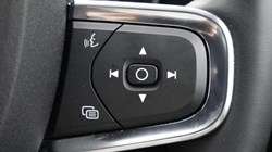 2022 (72) VOLVO XC40 2.0 B4P Plus Dark 5dr AWD Auto 4569468