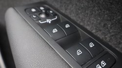 2022 (72) VOLVO XC40 2.0 B4P Plus Dark 5dr AWD Auto 4569450