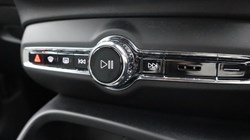2022 (72) VOLVO XC40 2.0 B4P Plus Dark 5dr AWD Auto 4569476