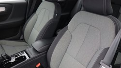 2022 (72) VOLVO XC40 2.0 B4P Plus Dark 5dr AWD Auto 4569458