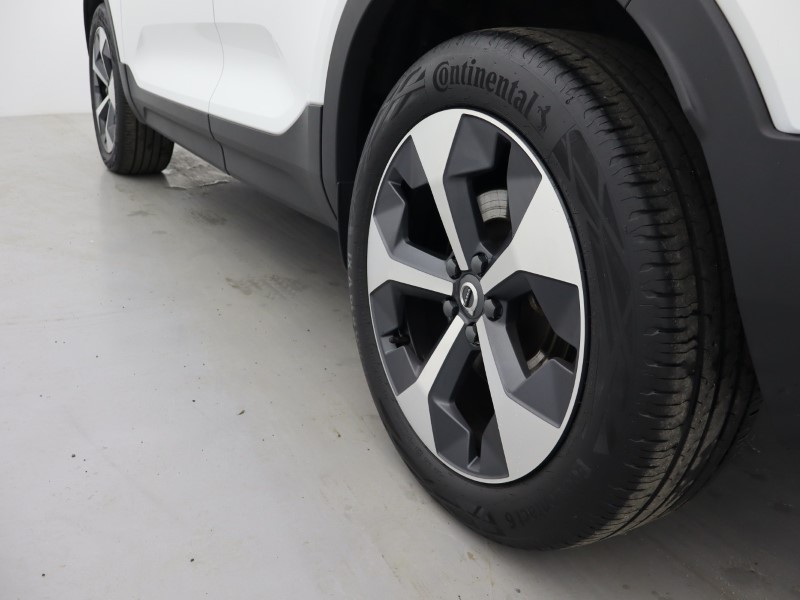 2024 (74) VOLVO XC40 2.0 B4P Plus Dark 5dr Auto *VAT QUALIFYING* 4526428