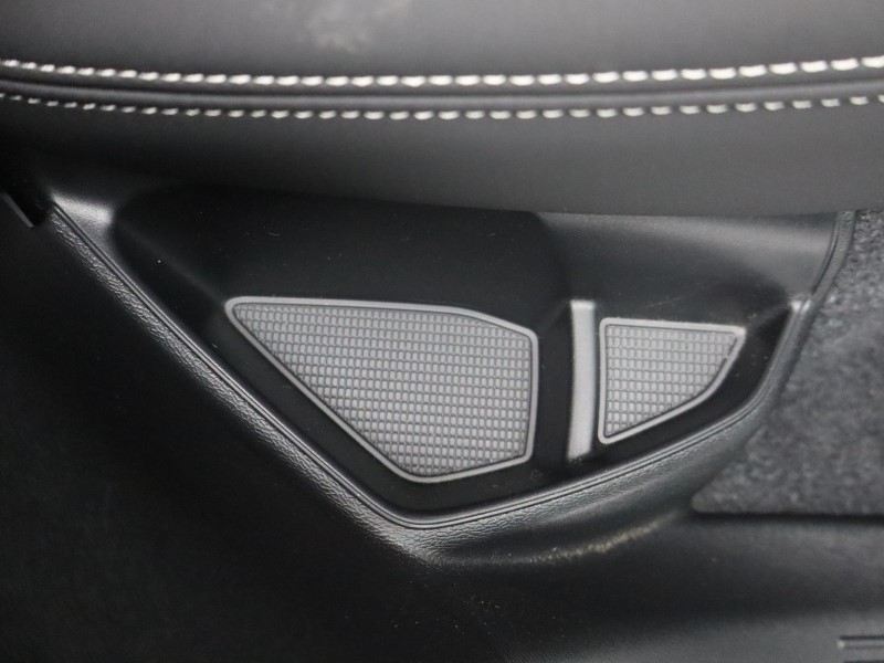 2024 (74) VOLVO XC40 2.0 B4P Plus Dark 5dr Auto *VAT QUALIFYING* 4526397