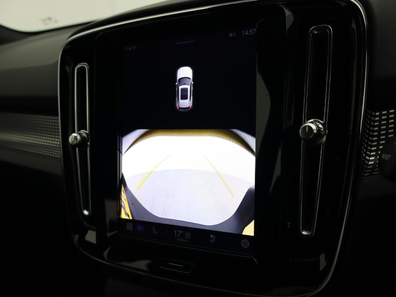 2024 (74) VOLVO XC40 2.0 B4P Plus Dark 5dr Auto *VAT QUALIFYING* 4526409