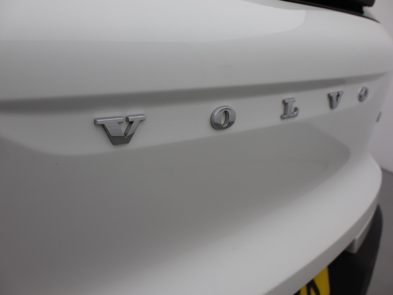 2024 (74) VOLVO XC40 2.0 B4P Plus Dark 5dr Auto *VAT QUALIFYING* 4526421