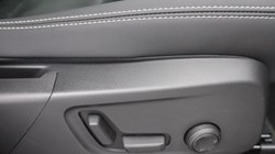 2024 (74) VOLVO XC40 2.0 B4P Plus Dark 5dr Auto *VAT QUALIFYING* 4526391