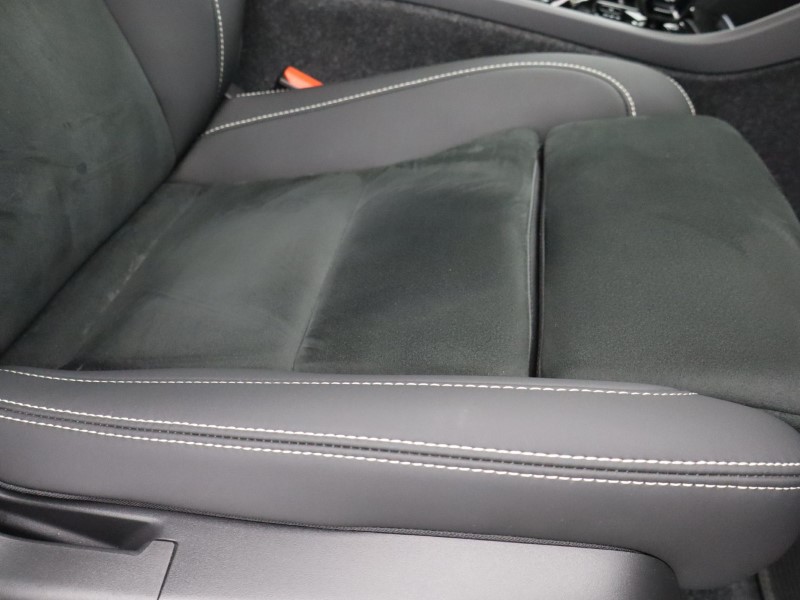 2024 (74) VOLVO XC40 2.0 B4P Plus Dark 5dr Auto *VAT QUALIFYING* 4526392