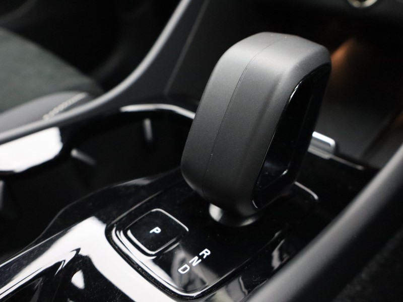 2024 (74) VOLVO XC40 2.0 B4P Plus Dark 5dr Auto *VAT QUALIFYING* 4526412